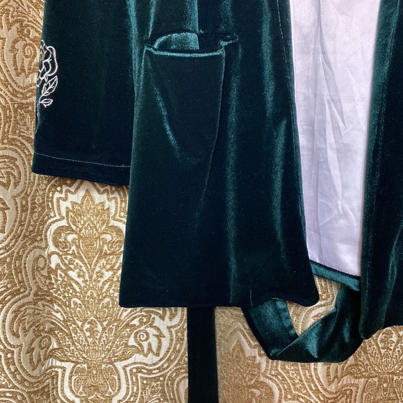 •fridayiminlove• {deep green embroidered velvet} Take Me to Breakfast Jacket - Picture 7 of 11
